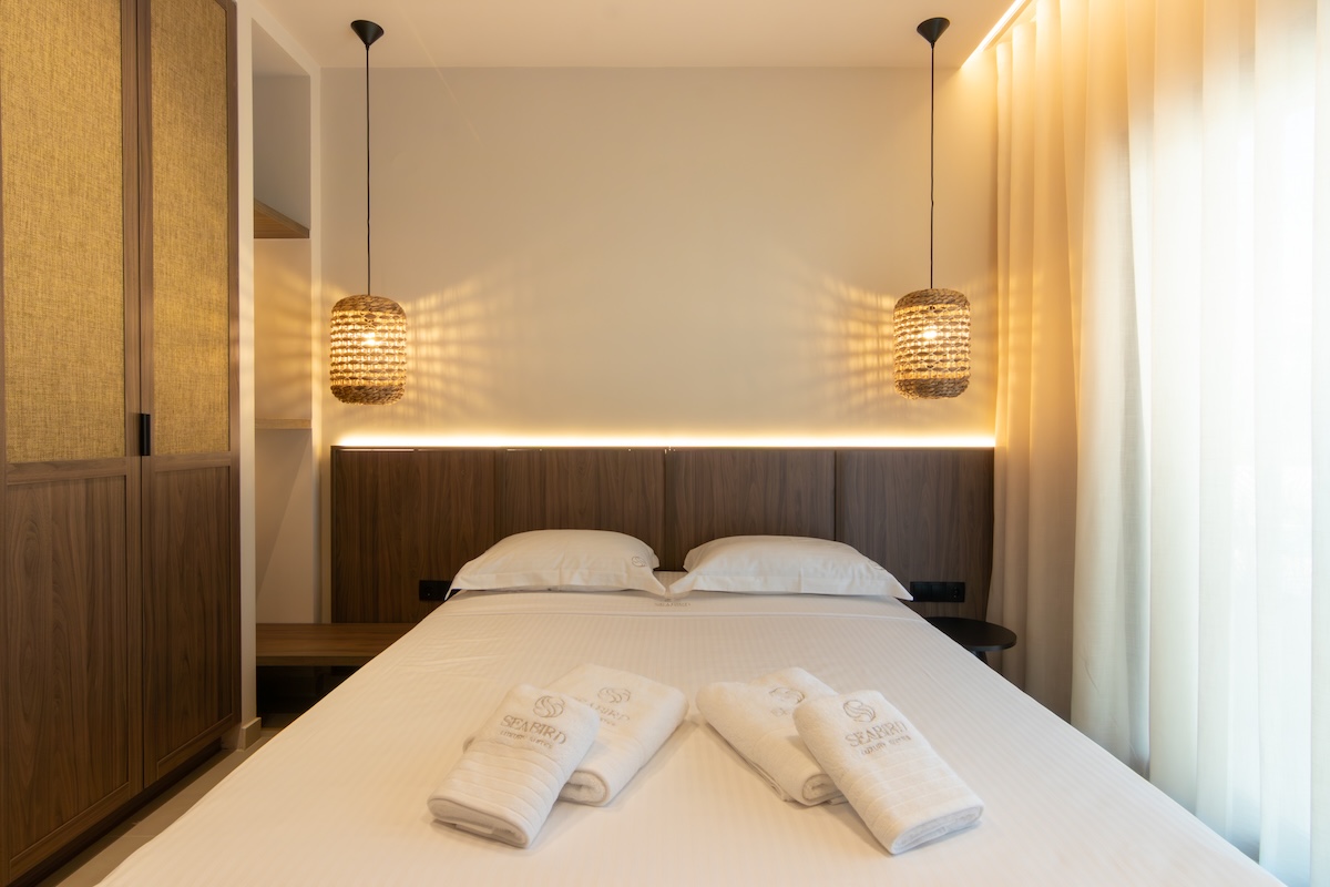 Tiara Holidays - Seabird Luxury Suites - Suite with Private Pool - spavaća soba